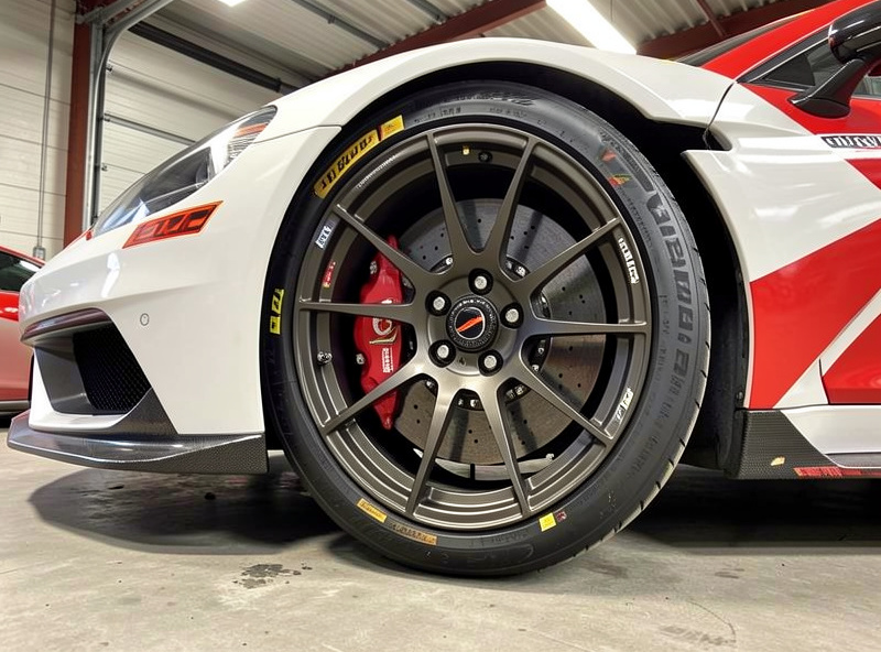 Front view of a sim racing car showing negative camber on the front wheels