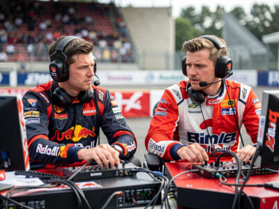 Team racing in sim racing